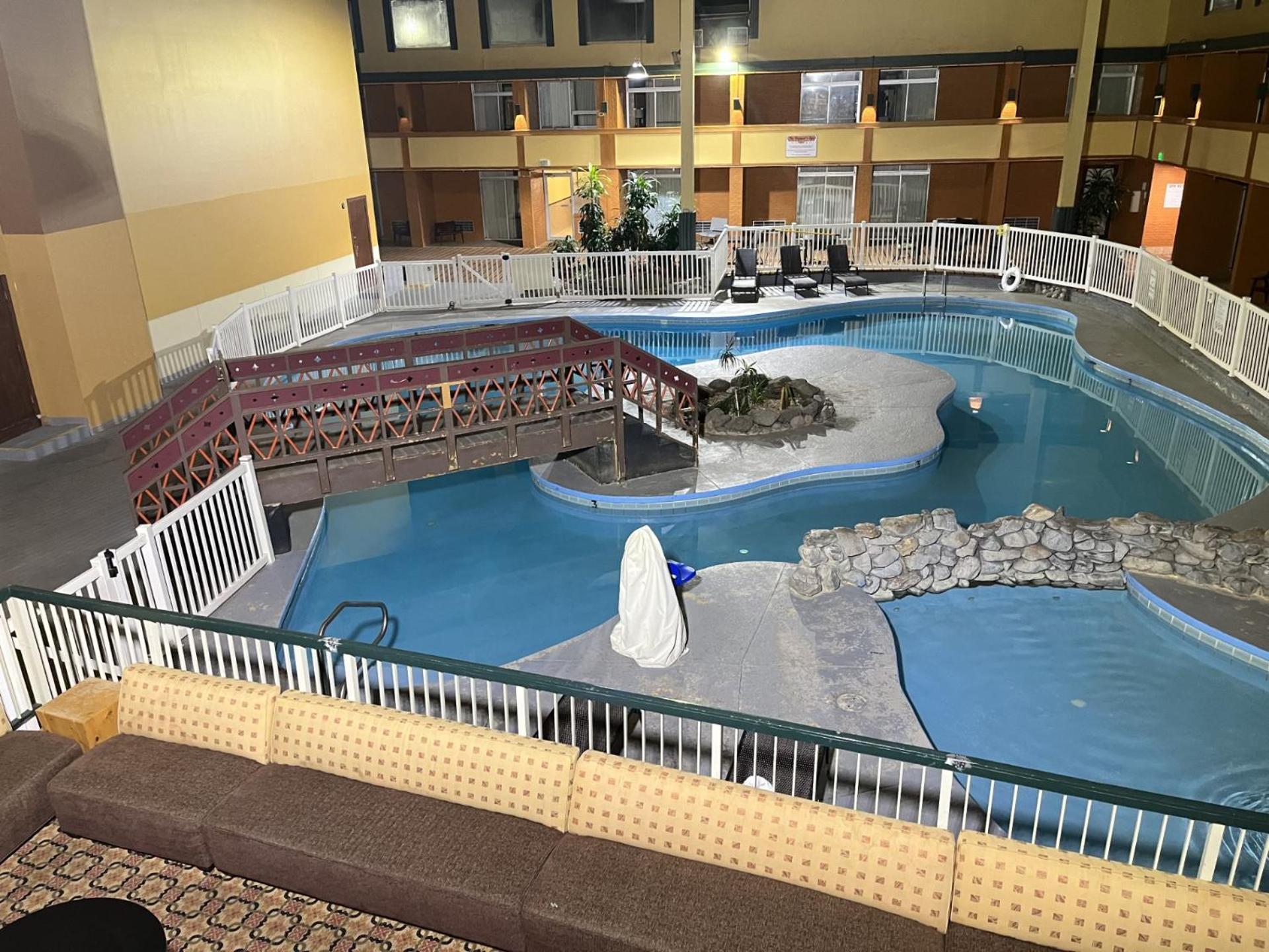 Clarion Inn & Suites And Convention Center Kearney Exterior photo