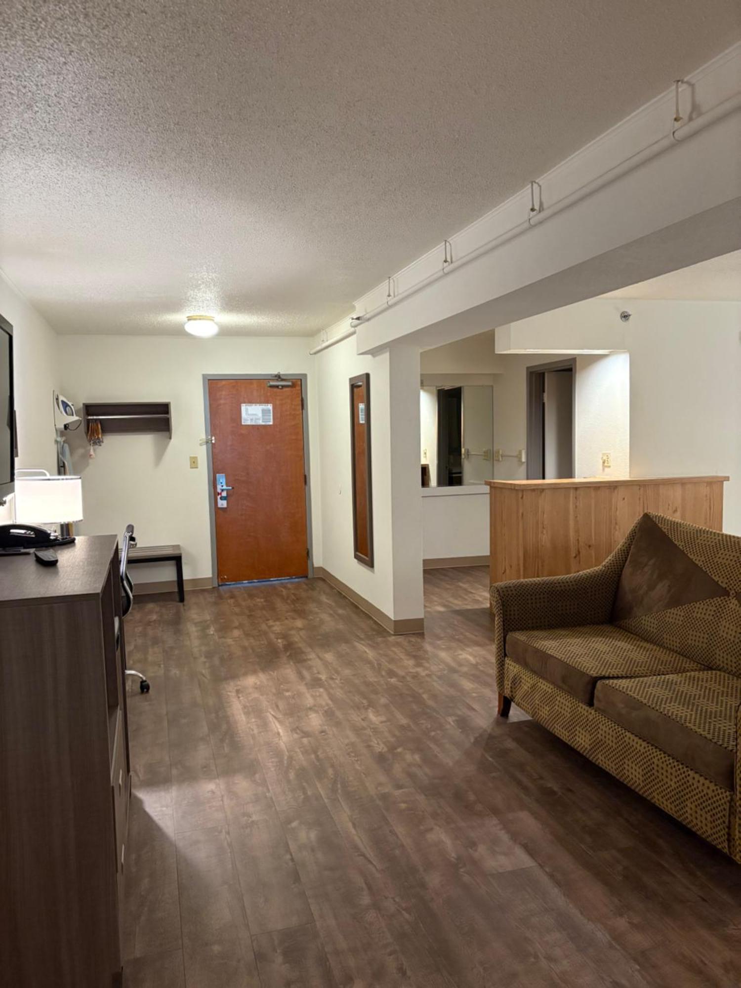 Clarion Inn & Suites And Convention Center Kearney Exterior photo