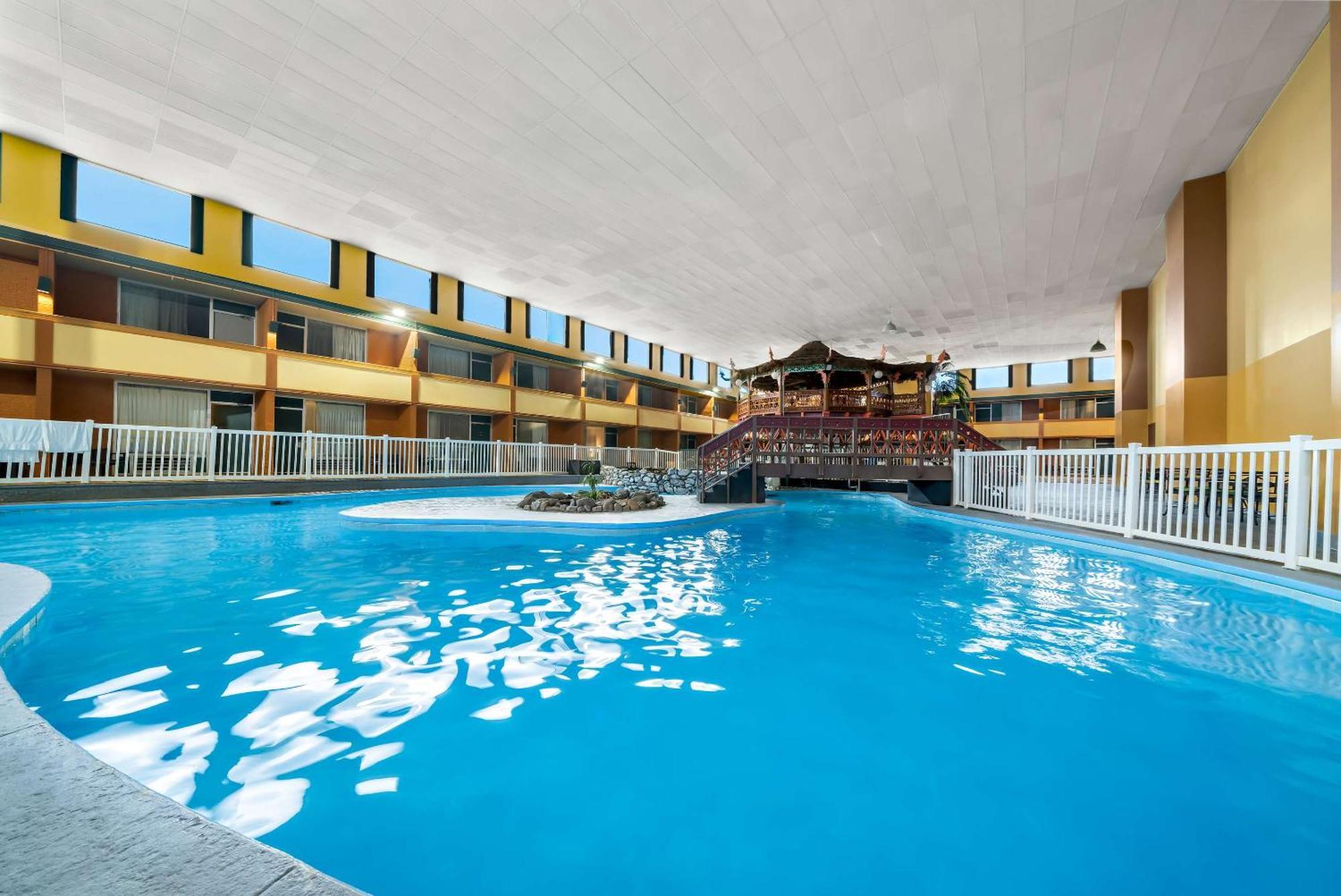 Clarion Inn & Suites And Convention Center Kearney Exterior photo